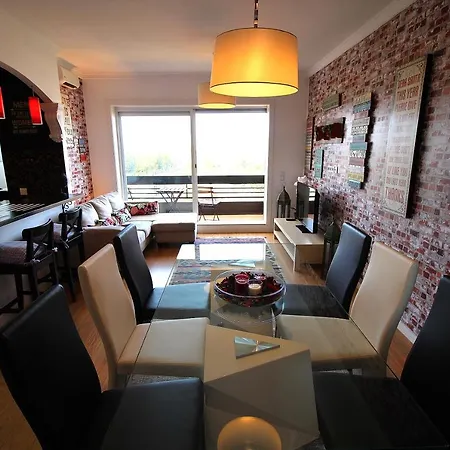 Apartment Heart Of The 3 ! *