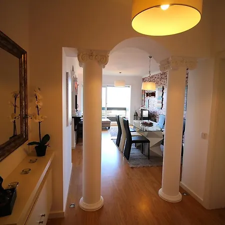 Apartment Heart Of The 3 ! *